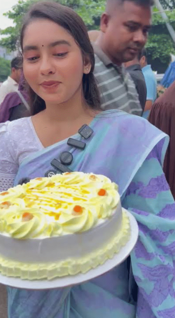 আগারগাঁওয়ে রাস্তার ধারে রঙিন কেক বিক্রি